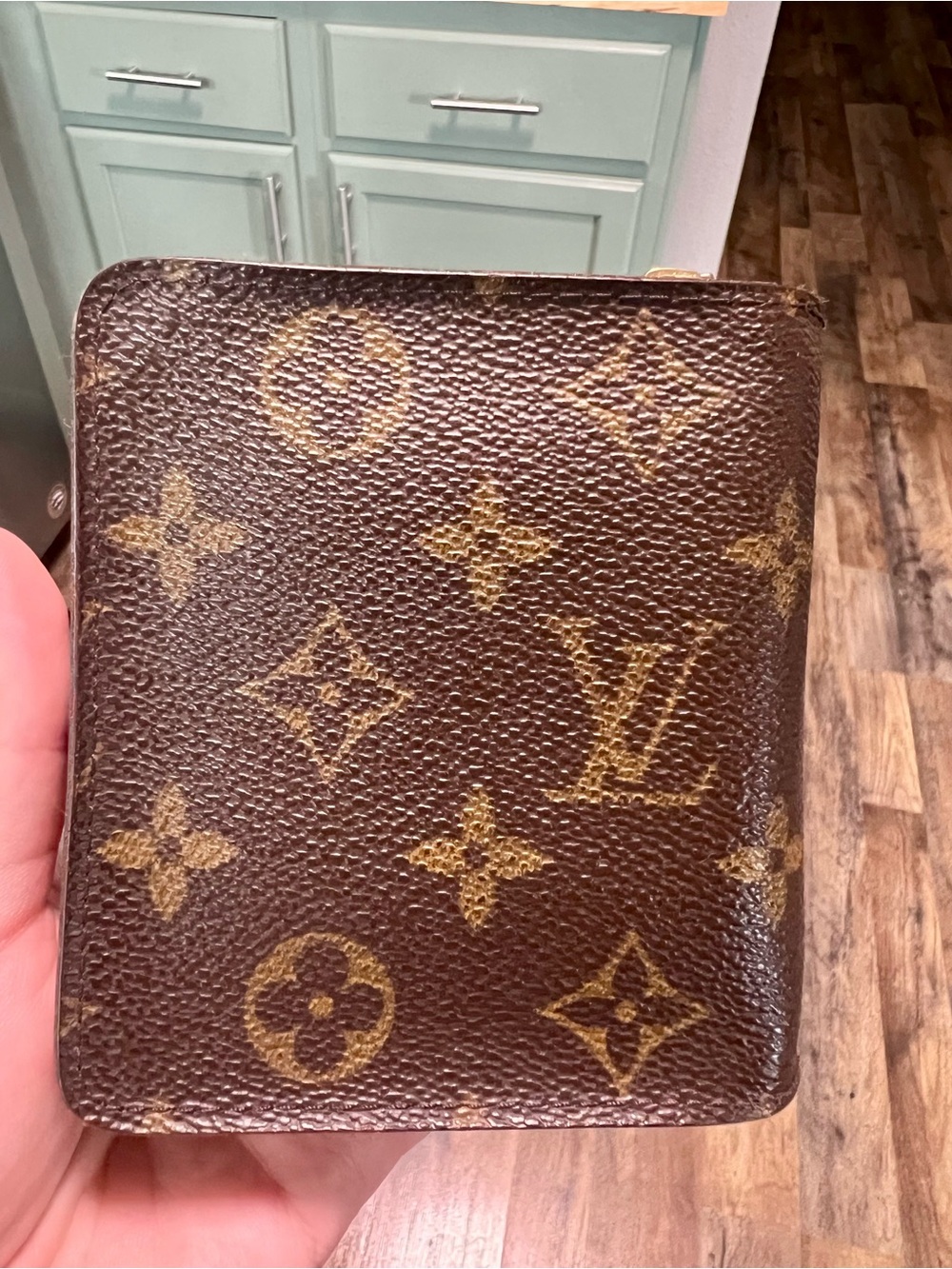 Louis Vuitton Compact Zippy with original box and tags. - Picture 2 of 7